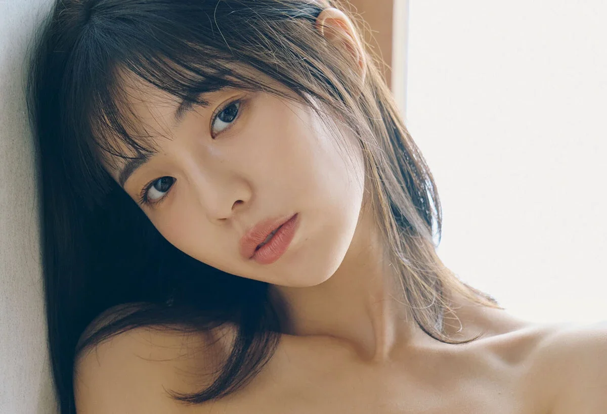 菊地姫奈が1年ぶりの週プレ登場で本格的なグラビアを披露！「今回のロケ中に初めて二郎系ラーメンを食べました！」