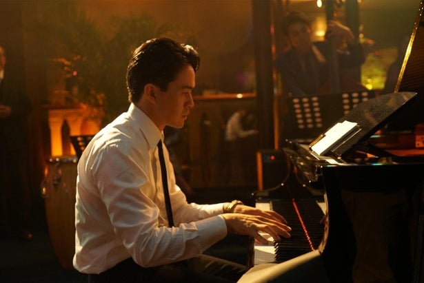 池松壮亮が1人2役で“ジャズの熱狂”を演じた映画「白鍵と黒鍵の間に」フランクに楽しめる“音楽”テーマを生み出した偉業