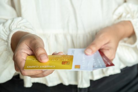 「クレカ払いは得」と、妻がクレカ払いにこだわります。還元率1％でも生活全体で見ると得ですか？現金よりも財布のひもが緩い気がします。