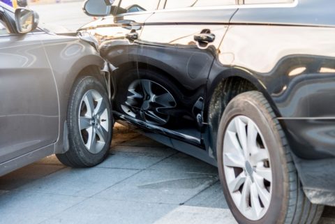 夫が駐車場で「当て逃げ」された！ 相手が見つからない場合、修理代「15万円」は自腹になるのでしょうか？