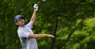 3年ぶりに握り方を変えて連日の「68」片岡尚之が求める右手が離れるぐらいの“脱力感”