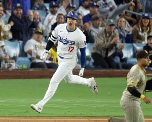 大谷翔平の“バットフリップ”が試合中断の引き金に？ヒートアップする「ライバル対決」の行方は