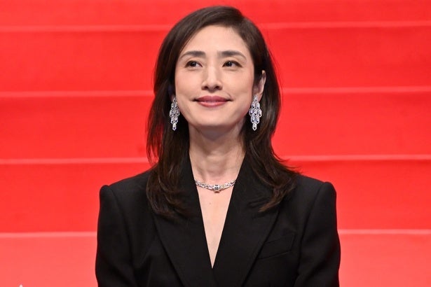 天海祐希&キントリメンバー、足湯で癒されるニッコリショットに「えーなにこれ、ずるい」の声＜緊急取調室＞