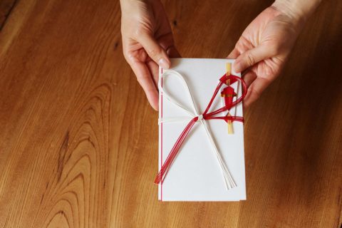 子どもの私立高校の合格のお祝い金が、親戚分も合わせて「120万円」！ そのまま子ども名義の口座に入れると、贈与税はかかるのでしょうか？