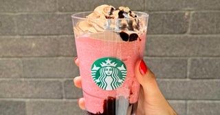 【スタバ新作】バレンタイン第2弾「ルビー ショコラ シンフォニー フラペチーノ」はほんのりベリー感のある爽やかな味わい