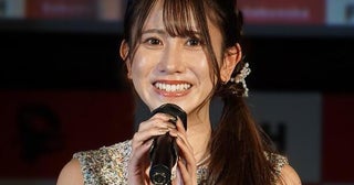 パツンパツンの豊満胸元あらわ…名取くるみ、銀のエナメル水着光る武装女子コスプレに「カッコイイ」