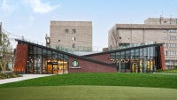 愛犬と過ごせる「スターバックス」が誕生！新施設“大井町トラックス”内にオープン
