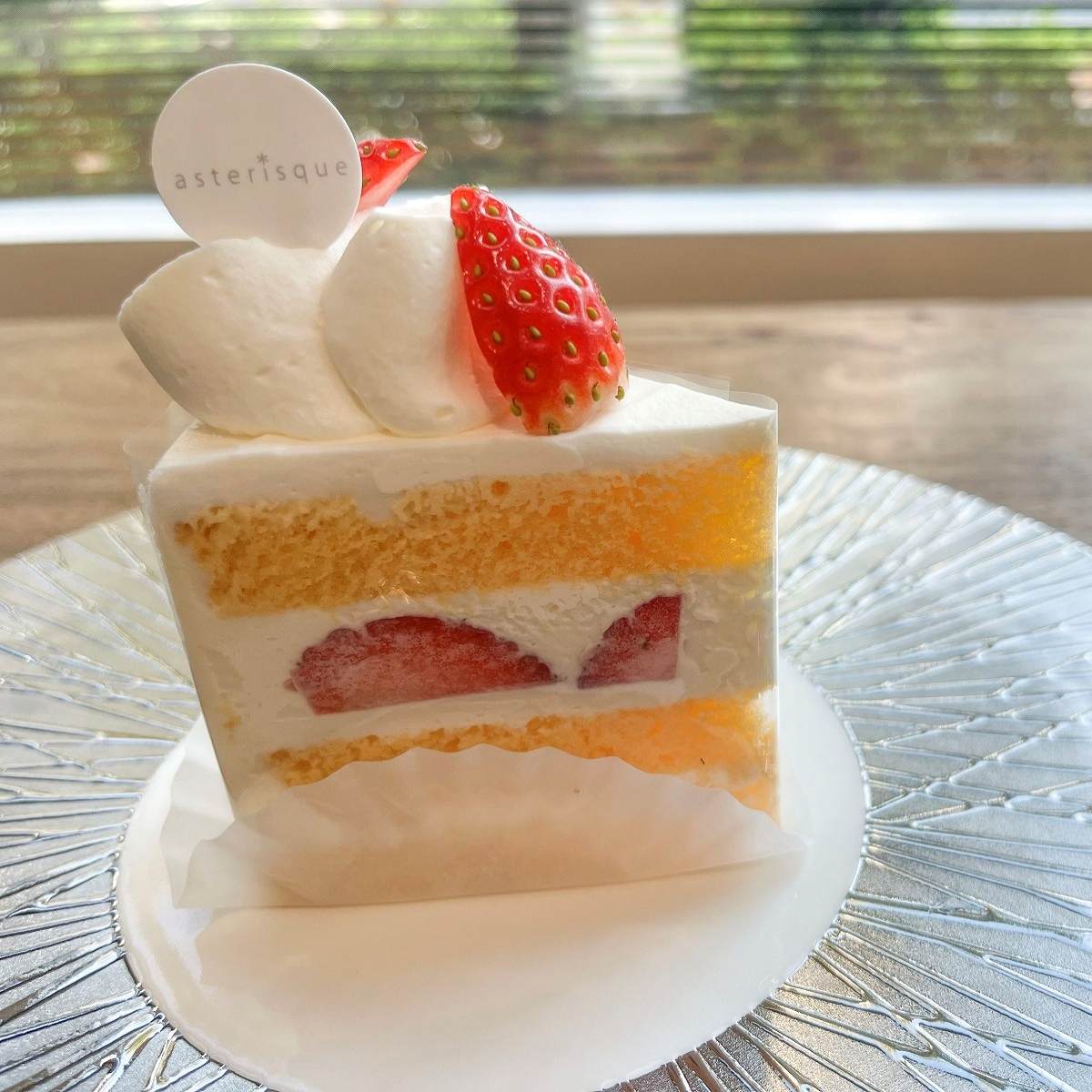 代々木上原「アステリスク」の丸ごといちごのショートケーキ。弾力のあるスポンジ＆クリームと味わって【ショートケーキ図鑑】