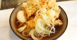 【天玉そば】もはや国宝。老舗大衆そば店「かめや」で食べる元祖天玉そば：パリッコ『今週のハマりめし』第215回