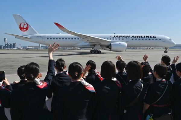 JAL、羽田〜ロンドン線にA350-1000欧州初就航、ラウンジで「007」のマティーニ