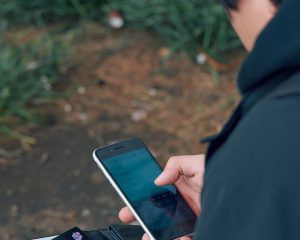 「スマホ15台を契約した」25歳男性が“800万円の借金地獄”に陥ったワケ。「月に30万円以上の返済」2年で完済した方法