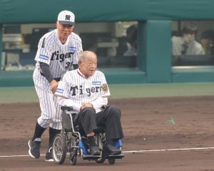 江夏豊が激怒した「江夏の21球」の真相。マウンドから睨みつけた名将・古葉監督との確執と、今明かされる和解の瞬間
