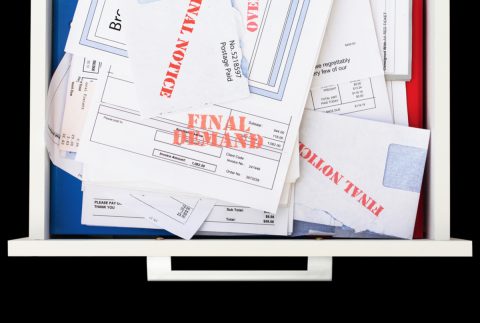 亡き父の机から「未交換の配当金領収証」を大量に発見！ 合計「5万円分」ですが、払渡期間は“3年前”に切れています。兄は「まだ受け取れる」と言いますが、期限切れでも大丈夫ですか？ 注意点も解説