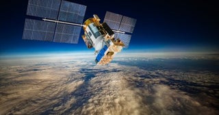 人工衛星を1基打ち上げるにはいくら必要？ 小型化すれば個人でも打ち上げられるのでしょうか