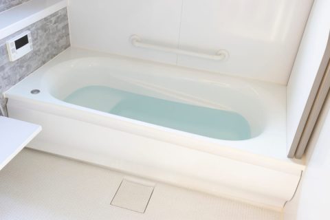 「家でお風呂に入らなければ節約」は本当？ 月8200円のジム代とガス・水道代を比べてみた