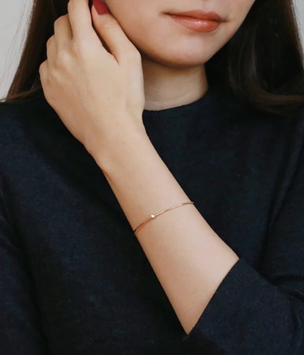 手首の華奢なきらめきが、女っぷりを格上げ！ 大人の手元を輝かせるエレガントなブレスレット3選