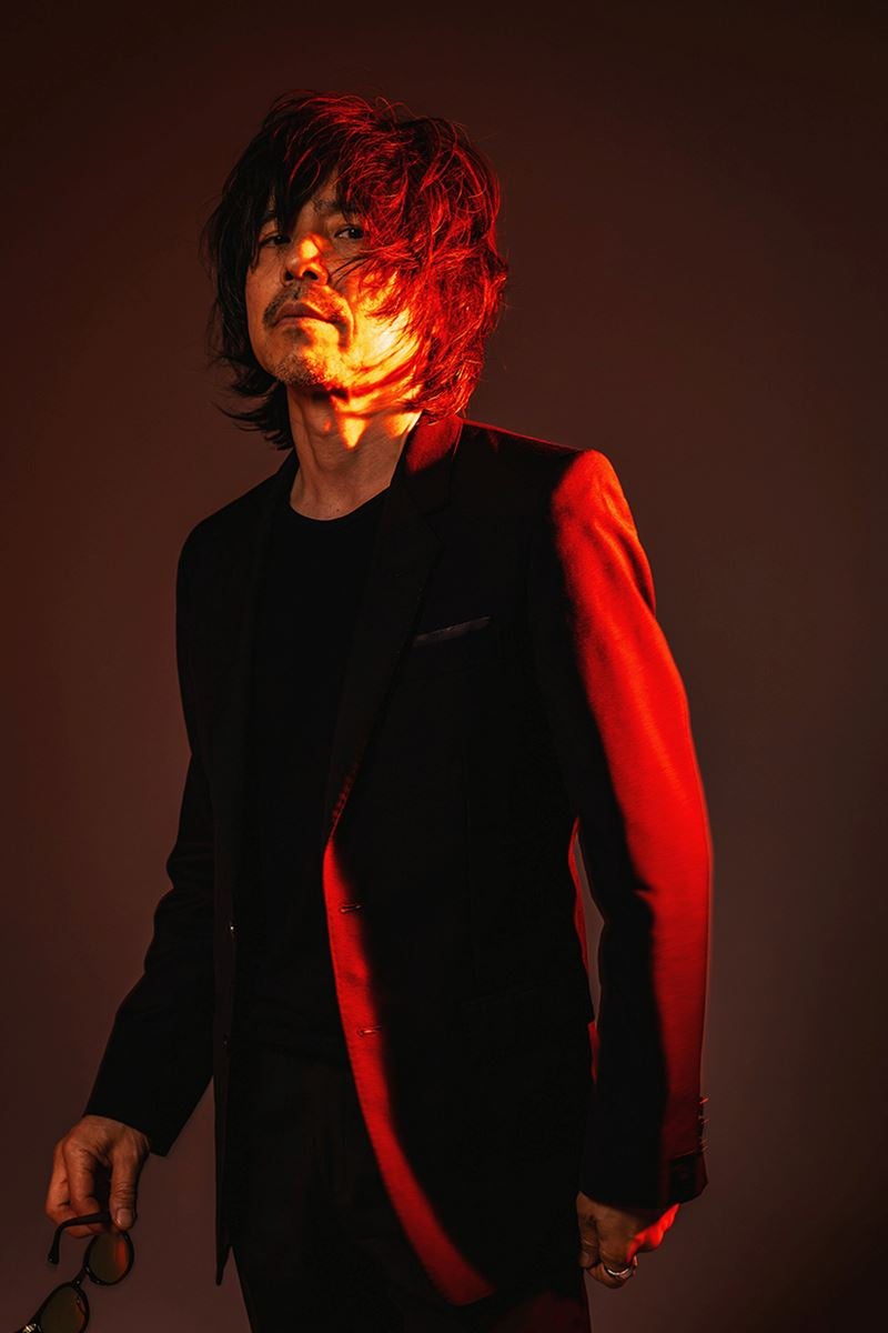 宮本浩次・新作『I AM HERO』インタビュー、「転がり続けないとロックバンドではない」60歳で辿り着いた全方位の挑戦