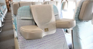 エミレーツ航空、エコノミークラスに首と頭を固定できるヘッドレスト「U-Deram」を採用