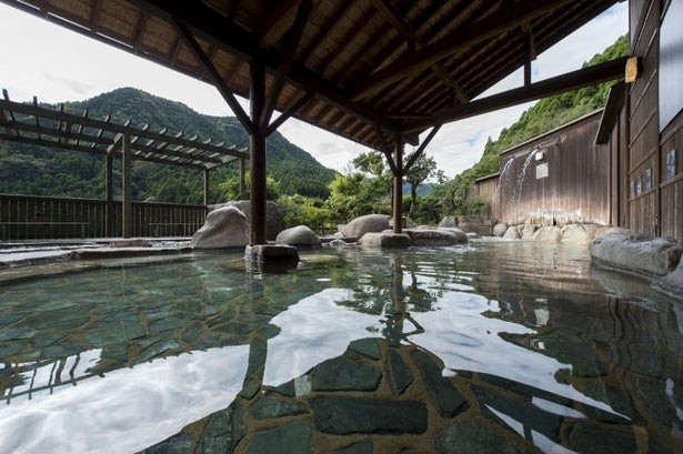 “ぬる湯”と呼ばれる佐賀県・古湯温泉へ。人気旅館やご当地グルメ、注目観光スポットを紹介！