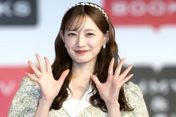 チームフラッグを掲げMリーグ優勝へ…中田花奈&東城りおら、メンバー4人集結のオフショに「全力応援！」の声