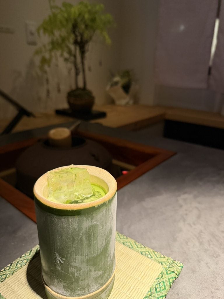 竹のカップで飲む抹茶スタンド築地散策のお供に