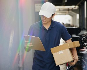 「一日200個を配送して月収36万円」軽貨物ドライバーの過酷な現実。経費天引き後の手取りは牛丼バイト以下