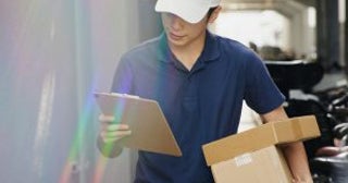 「一日200個を配送して月収36万円」軽貨物ドライバーの過酷な現実。経費天引き後の手取りは牛丼バイト以下