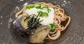 JAL、国際線ファーストクラスラウンジで「桜うどん」を提供6月1日から