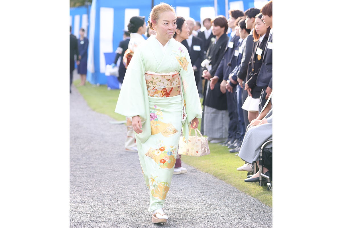 「あなた、嫌なこと言うわね」瑶子さまが明かされていた複雑な思い…「母の実家・麻生家」を巡るご姉妹の“対称的な距離感”