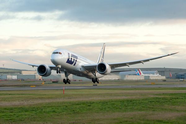 LOTポーランド航空、東京/成田〜ワルシャワ線を増便4月〜5月に4往復