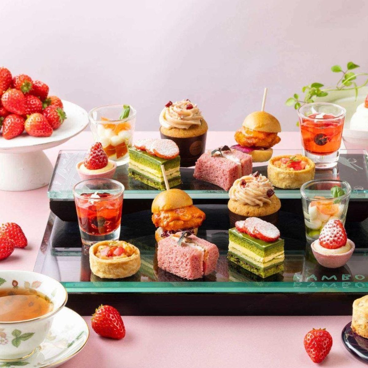いちごやワッフル、点心も好きなだけ！満足感あふれる食べ放題付きアフタヌーンティー3選