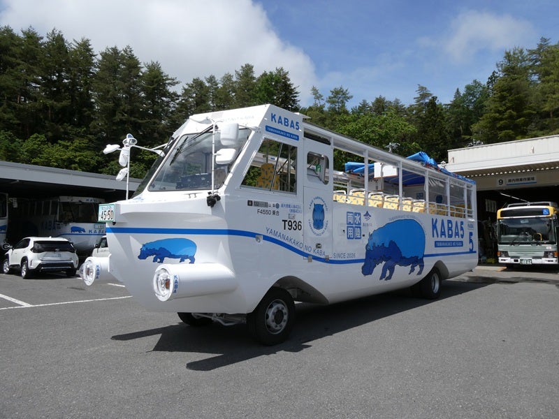 富士山も空ももっと近くに屋根が開く水陸両用バス