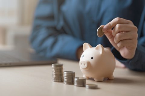 子なし30代夫婦が貯金1500万円と聞きました。わが家は300万円で、これから教育費もかかります…同年代の子育て世代貯金額と比べても少ないでしょうか。