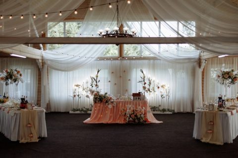 「会費制の結婚パーティ（1万5000円）」に招待されましたが、別途ご祝儀「3万円」も包むべきですか？手ぶらで行くのは非常識？