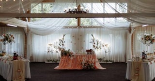 「会費制の結婚パーティ（1万5000円）」に招待されましたが、別途ご祝儀「3万円」も包むべきですか？手ぶらで行くのは非常識？