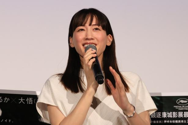 綾瀬はるか、夫役・大悟へ“妻・音々”としてクレーム「嫌だって言ってるでしょ」自身の弱点は決断力と意外な素顔を告白＜箱の中の羊＞