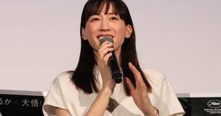 綾瀬はるか、夫役・大悟へ“妻・音々”としてクレーム「嫌だって言ってるでしょ」自身の弱点は決断力と意外な素顔を告白＜箱の中の羊＞