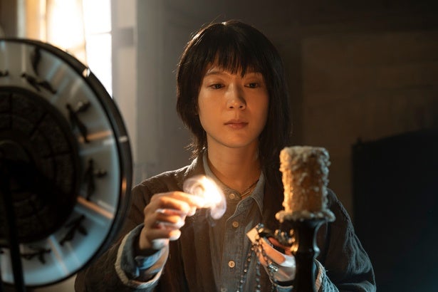 0時5分に襲いかかる“あいつ”の目的とは？『Never After Dark／ネバーアフターダーク』正体不明の恐怖が迫り来る特報映像