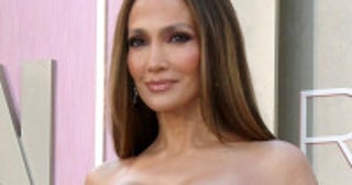 ジェニファー・ロペスの身体に巨大な虫コンサートでの衝撃体験を振り返る「首元まで這い上がって…」