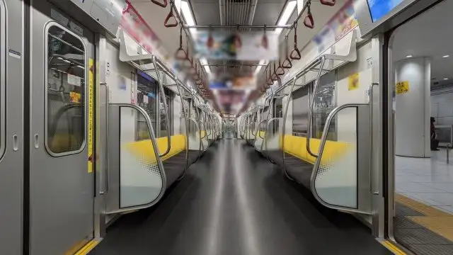 通勤電車で寝ていたら、見知らぬサラリーマンに肩をポンポン叩かれた。顔をあげると思わぬ一言が（東京都・30代女性）