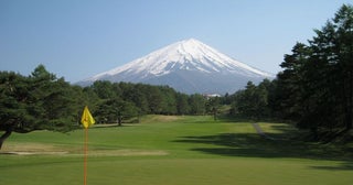 富士山の撮影に夢中でコース内が大渋滞！ ロッカーに入ると裸の人？ 外国人観光客の増加で起こるゴルフ場のトラブルとは？