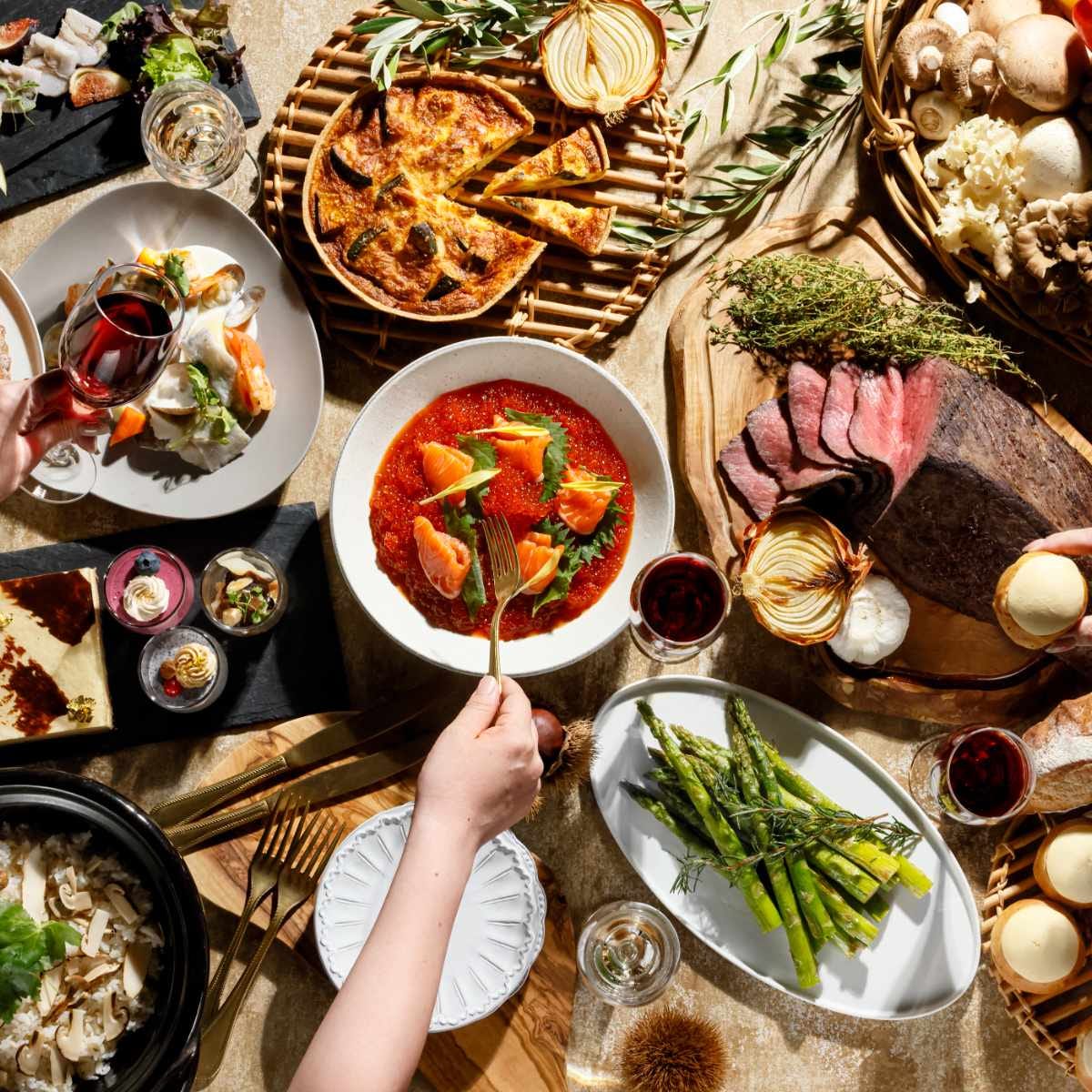 グランドニッコー東京 台場で秋のランチ＆ディナービュッフェ開催。ローストビーフや松茸、いくらなど贅沢食材と秋の味覚を
