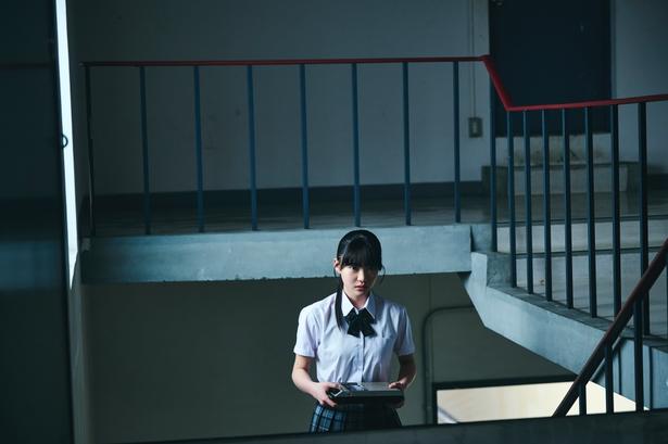 こっくりさん、ひとりかくれんぼ、トイレの花子さん…手軽にできて納涼にうってつけ(？)なホラー映画の“禁断の遊び”