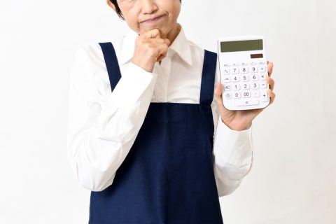 子どもが進学してから「食費」と「通信費」が一気に増えました。しかし、何を基準に優先して削ればよいのか分かりません。無理なく節約するには、まずどこから手をつけるべきなのでしょうか？