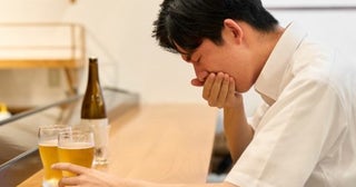 居酒屋で「店内で吐いたら3万円」の張り紙があるのに、友人が嘔吐…「飲み屋なのに厳しすぎ」とのことですが、本当に支払いは必要ですか？ 店側は“罰金を請求”できるのでしょうか？