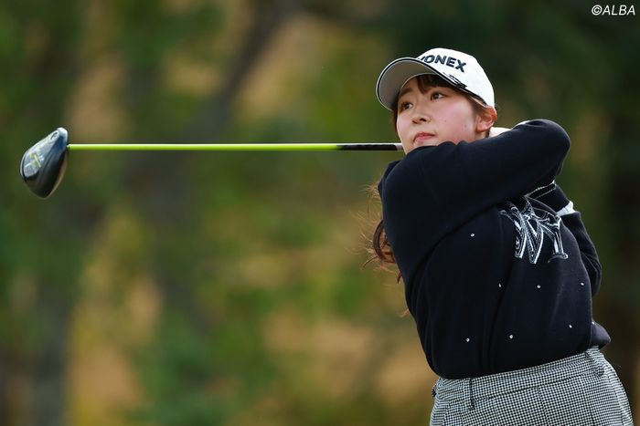 全米女子OP出場経験のあるルーキー・池羽陽向超オーバースイングだけど“座る”動きでプレーンに戻していた！【ルーキースイング分析】