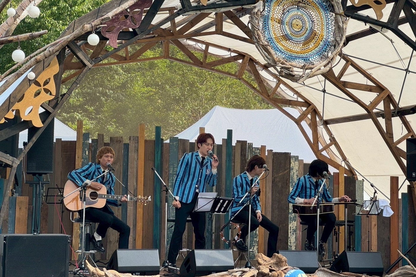 THE BAWDIES、おなじみ“スーツ”の裏話とは？  独立後の「いつも以上に激しく転がっている」現状も聞く