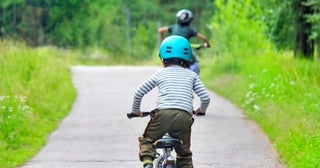 自転車乗車用ヘルメットは、“野球ヘルメット”などでは代用できない!? 交通安全クイズ