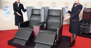 JAL、国内線ファーストクラスの当日アップグレード料金引き上げ羽田〜沖縄3路線は18,700円