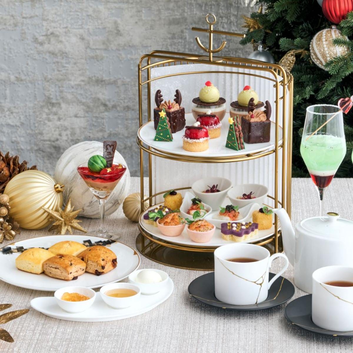 ウェスティンホテル横浜のクリスマスアフタヌーンティー。リンツチョコレートとコラボした華やかなスイーツ＆セイボリーが勢揃い
